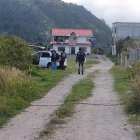 Momentos en que agentes de la Unidad de Delitos contra la Vida realizaban el acostumbrado procedimiento.