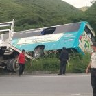 Los agentes indagaban la identidad del conductor del transporte público.