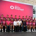 Richard Carapaz (i), con su experiencia, guía los pasos que da el Team Banco Guayaquil Ecuador, nuevo equipo continental.