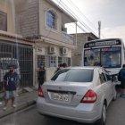 Ocurrió en la quinta etapa del sector Mucho Lote 1, en una vía que colinda con el bloque 4 de Bastión Popular. El chofer fue llevado a un hospital.