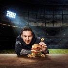 El astro argentino fue la inspiración de Hard Rock Cafe para la creación de una hamburguesa que se venderá desde el 1 de marzo.