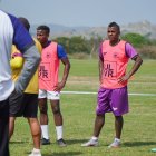 Miller Bolaños (c) aprovecha la apertura de Guayaquil Sport, para entrenar antes e regresar a China.
