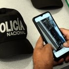 El agente revisa permanentemente los videos que se viralizaron en redes sociales.