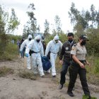 Los agentes investigadores se demoraron cerca de cinco horas para levantar evidencias en la escena y extraer el cuerpo de la maleza.