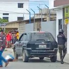 El cuerpo del hombre quedó al pie del automotor en el que se movilizaba.