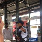 El guardia de la estación insiste que sus palabras no han sido malas.