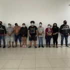 Dos de los ocho detenidos registran antecedentes penales. Entre las evidencias hay armas de fuego y drogas.