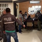 En el allanamiento se incautó dinero en efectivo como parte de las evidencias.