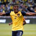 Félix Torres, un defensa con gol de Ecuador.