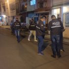 En el sector un grupo de policías investigaban lo ocurrido.