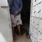 La víctima contó lo ocurrido y mostró algunas de las heridas que sufrió por los cortes.