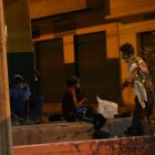 La presencia de sujetos en actitud sospecha en los portales que dan hacia la vía principal genera temor en los habitantes.