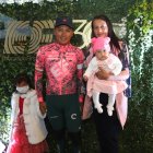 Jonathan Caicedo junto a su esposa Lisenia y las pequeñas Doménica (i) y Sara Arleth, quienes le acompañarán en Europa.