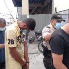 Los detenidos intentaban abrir una puerta enrollable con herramientas para soldar.