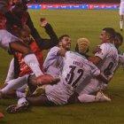 Toda la alegría de los albos, al final le ganaron 2-1 a Católica.