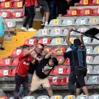 En distintas partes del estadio Corregidora se dieron enfrentamientos entre hinchas del Querétaro y Atlas.