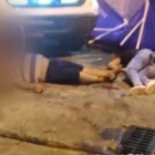 Los cuerpos de las personas baleadas quedaron sobre la calzada