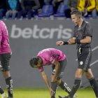 Los jugadores de los dos equipos mostraron su enojo por diferentes decisiones del árbitro Marlon Vera