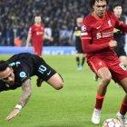 El Inter de Milán, donde milita el delantero ecuatoriano Felipe Caicedo, fue eliminado de la Champions League. A pesar de que este martes 8 de marzo de 2022 ganó al Liverpool por 0-1 en Anfield, no le alcanzó para igualar la llave y se quedó por un global de 2-1, en contra.
BILLY ARCE
Billy Arce fue presentado por Independiente del Valle
Leer más Caicedo estuvo en el banco de suplentes y no fue considerado dentro de las cinco variantes que intentó el entrenador para tratar de empatar ese 0-2 de la ida.
De todas maneras, el resultado del partido de ayer no reflejó completamente lo sucedido en el campo de juego, ya que Liverpool fue mejor, tuvo más tiempo el balón y generó más acciones de peligro.Solamente la falta de puntería en la finalización y las grandes intervenciones del sistema defensivo visitante mantuvieron el marcador en blanco hasta el minuto 61, cuando Lautaro Martínez aprovechó una de las llegadas italianas y marcó el gol.Si bien este tanto abrió una incógnita en la fase, la expulsión de Alexis Sánchez, tan solo dos minutos después, condicionó más la tarea de un Inter que vuelve a fallar en su intento de recuperar el protagonismo europeo.GOLEADA DEL BAYERN: El Bayern de Múnich goleó 7-1 (8-2 global) al Salzburgo y avanzó a los cuartos de final de la Champions.