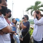 Familiares del taxista llegaron a la morgue para retirar el cuerpo y darle sepultura.