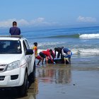 Pescadores ayudaron a rescatar el cuerpo que fue llevado a criminalística.