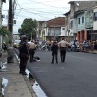 Un hombre embalado fue abandonado en las calles Domingo Savio entre Carchi y Tulcán.