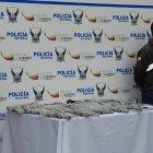 Las armas incautadas a adolescentes fueron mostradas en el cuartel Modelo.