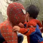 Lucas Paquetá se disfrazó de un superhéroe para sorprender a su hijo.