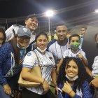 El festejo del gol fue un hecho sincronizado entre el # 10 del Súper 9 y su esposa, que estaba en la tribuna. Al final del partido el goleador recibió como premio un beso de su amada y el abrazo de sus familiares.