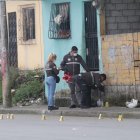 La Policía Nacional recogió indicios balísticos en el lugar.
