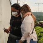 Las 
hermanas de la trans asesinada llegaron a la morgue. Estaban desconsoladas.