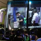 Lionel Messi llegó al hotel Oro Verde junto a sus compañeros de equipo. Allí, los hinchas lo esperaban.