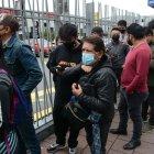 Yolanda Rivera llegó al CCI acompañada de su nieto Dylan. Le encantan las canciones de Daddy Yankee.