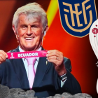 El momento que el entrenador Bora Milutinovic mostraba que Ecuador iba al grupo A.