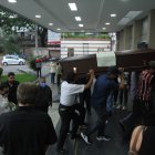 El cadáver de Marco Castañeda, quien recibió disparos de hampones que asaltaban un transporte interprovincial, fue traído este lunes a Guayaquil.