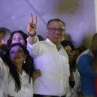 El exvicepresidente, sentenciado en tres casos y quien fue liberado de prisión, llegó a Guayaquil directo a un evento con sus simpatizantes.