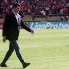 Ismael Rescalvo fue duramente criticado por los hinchas de Emelec, tras el empate ante el Deportivo Cuenca.