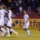 Los albos se dieron un festín con Antofagasta. El cuadro chileno solo pudo resistir un tiempo en el estadio Rodrigo Paz.