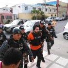 Geovanny López, llegó a la Unidad Multicompetente Penal de Santa Elena en medio de resguardo policial.