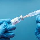 Según un estudio de la farmacéutica, la tercera dosis en los pequeños aumentaba hasta 36 veces la protección contra ómicron.