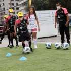 Los flamantes futbolistas, que cuentan con el apoyo de Ñañas, demostraron sus habilidades con el balón.