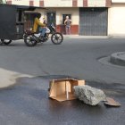 En este callejón del Guasmo sur asesinaron a tres personas, dos hombres y una mujer.