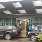 Unidades policiales llegaron al sitio para verificar la advertencia y comprobar la veracidad o falsedad de la emergencia.