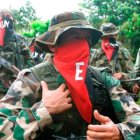 Miembros de la guerrilla del Ejercito de Liberación Nacional (ELN) se enfrentaron con otro grupo armado irregular sin importarles la presencia de niños y civiles inocentes