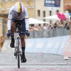 Richard Carapaz se ubicó en el lugar 19 en la primera contrarreloj del Giro de Italia
