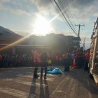 La víctima yace sobre la calzada de una de las principales avenidas de la ciudad manabita.