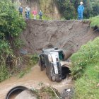 Esta mañana se inició el rescate del auto accidentado, en el que se encontraban muertos sus dos ocupantes.