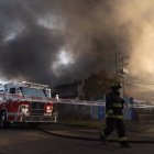 El fuego consumió el lugar donde habitaban 12 ecuatorianos.