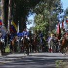 Los caballeros, la mayoría soldados, han recorrido desde el pasado 5 de mayo cientos de kilómetros montados en sus cabalgaduras desde lugares distantes como Guayaquil o Cuenca.