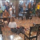 Tras los disparos, la novia de Jaime Villagómez Fayad lo abrazaba y lloraba desconsolada.